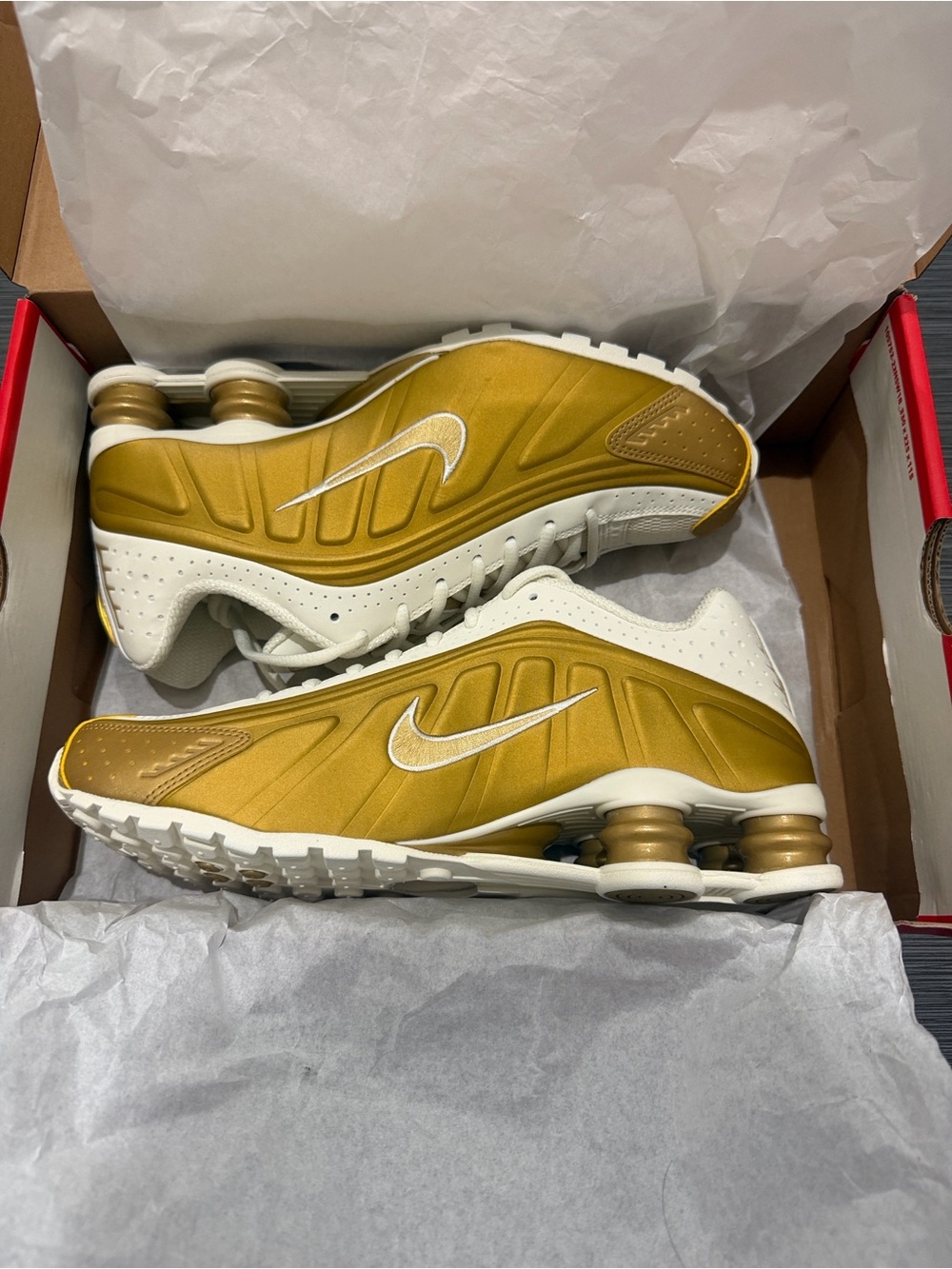 Nike Men's Gold and White Shox Running Sneakers